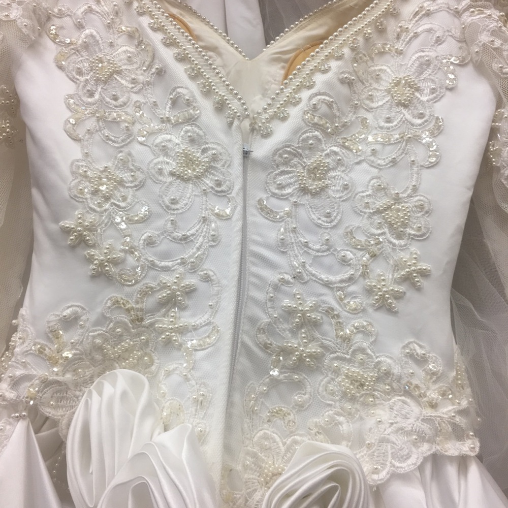 Mori Lee Tulle Satin BEADING. wedding dress size4